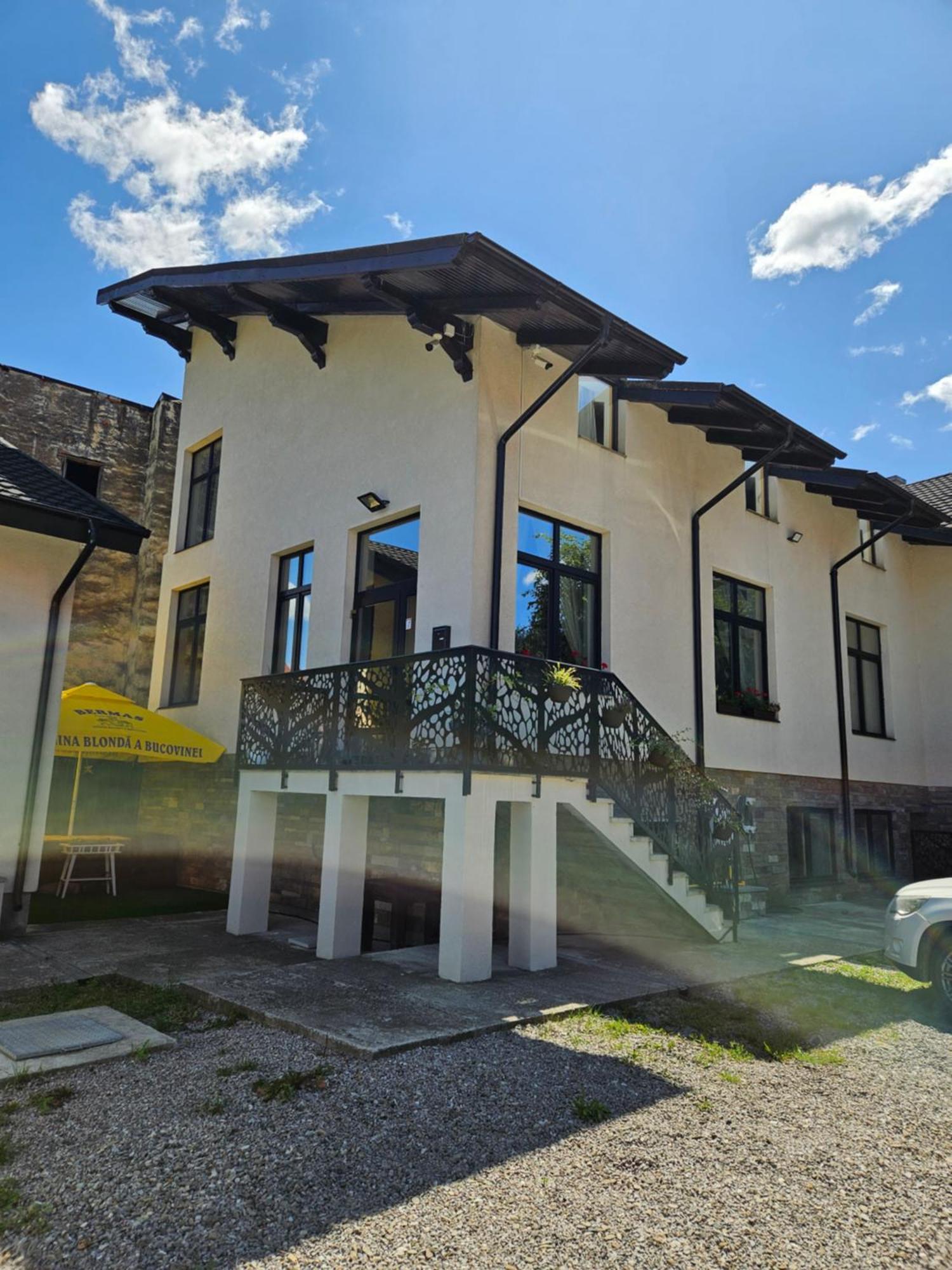 In Longfield Town Bed & Breakfast Campulung Moldovenesc Exterior photo